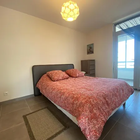 Apartment Renove Pour 5 Personnes - Avec Piscine Et Parking - Motte *