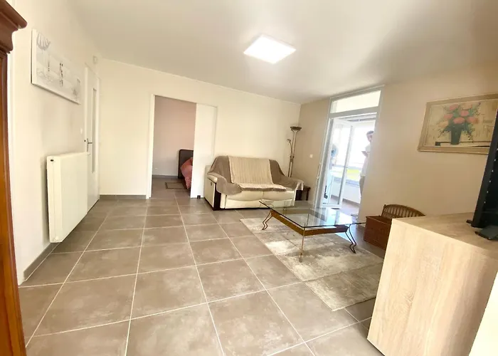 Rénové Pour 5 Personnes – Résidence Avec Piscine Et Parking – Motte Appartement