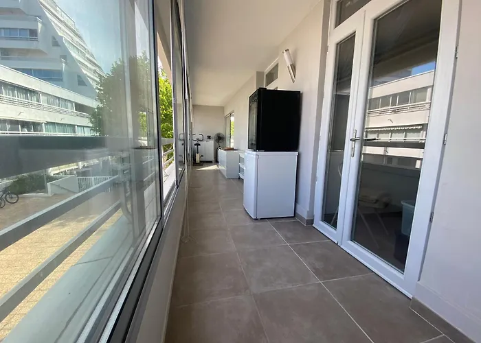 Rénové Pour 5 Personnes – Résidence Avec Piscine Et Parking – Motte La Grande Motte
