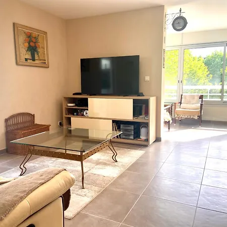 Renove Pour 5 Personnes - Avec Piscine Et Parking - Motte *